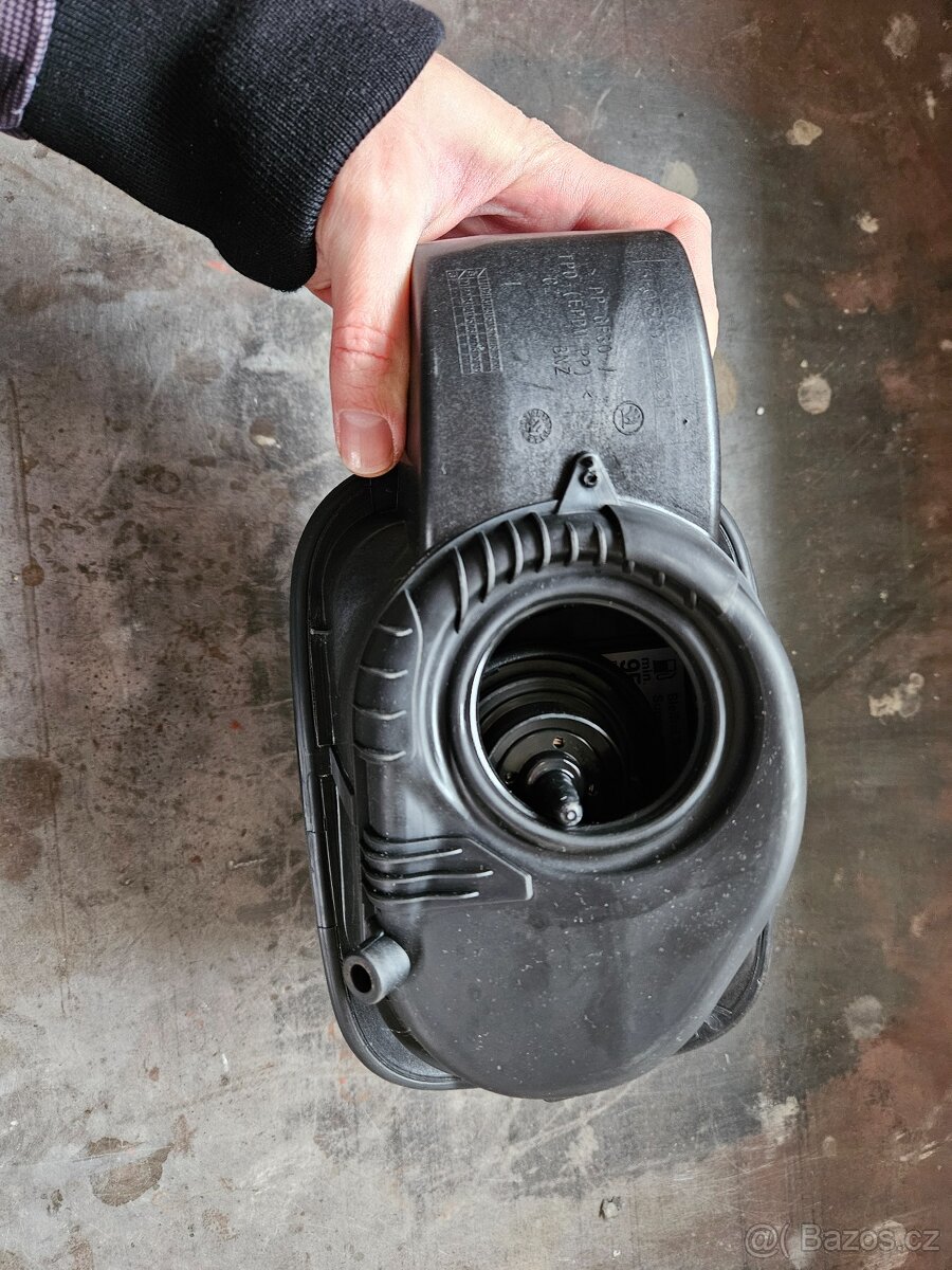 Víko nádrže Octavia 3 - 2