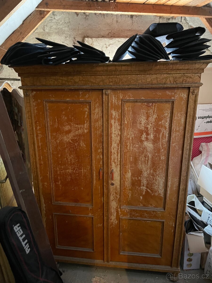 Starožitná skříň - 2
