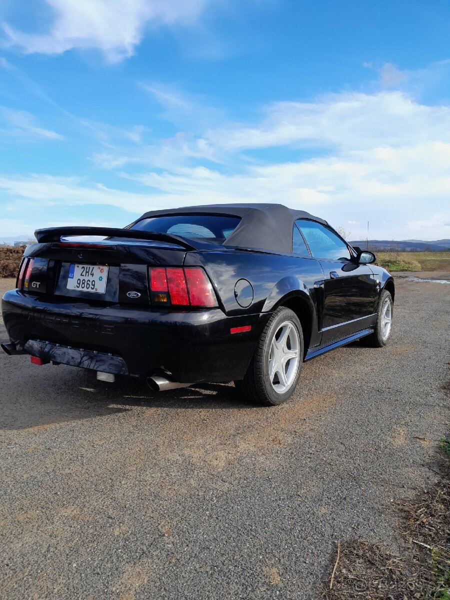 Ford Mustang 4.6 GT manuál,cabrio - 2