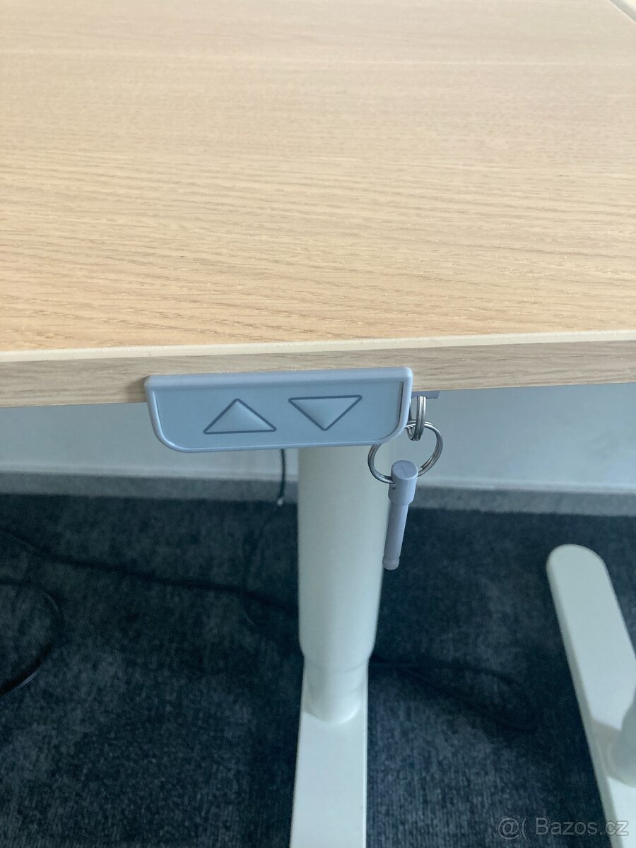 IKEA polohovatelný kancelářský stůl BEKANT levý roh - 2