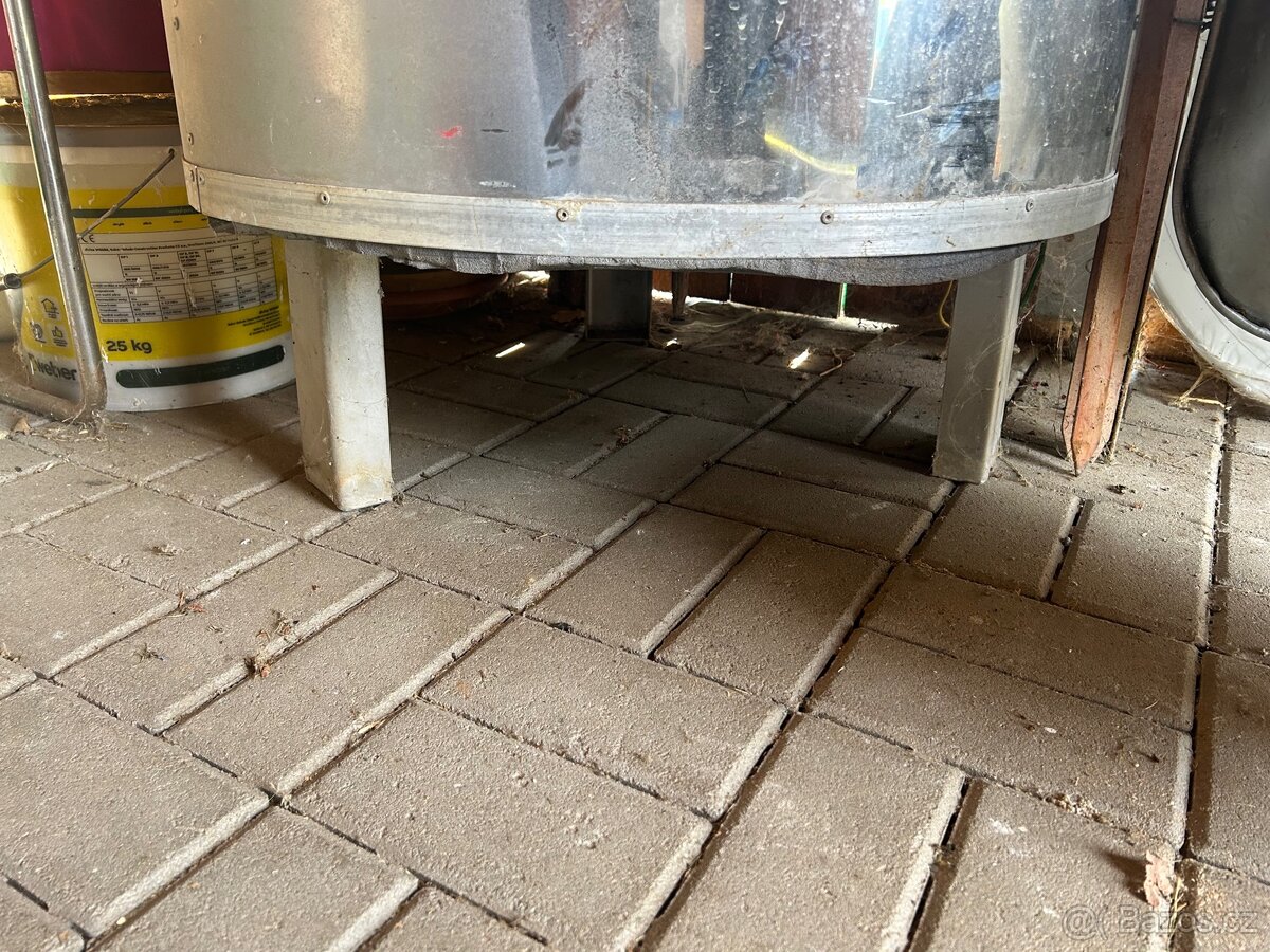 Nerezová izolovaná nádrž - 2