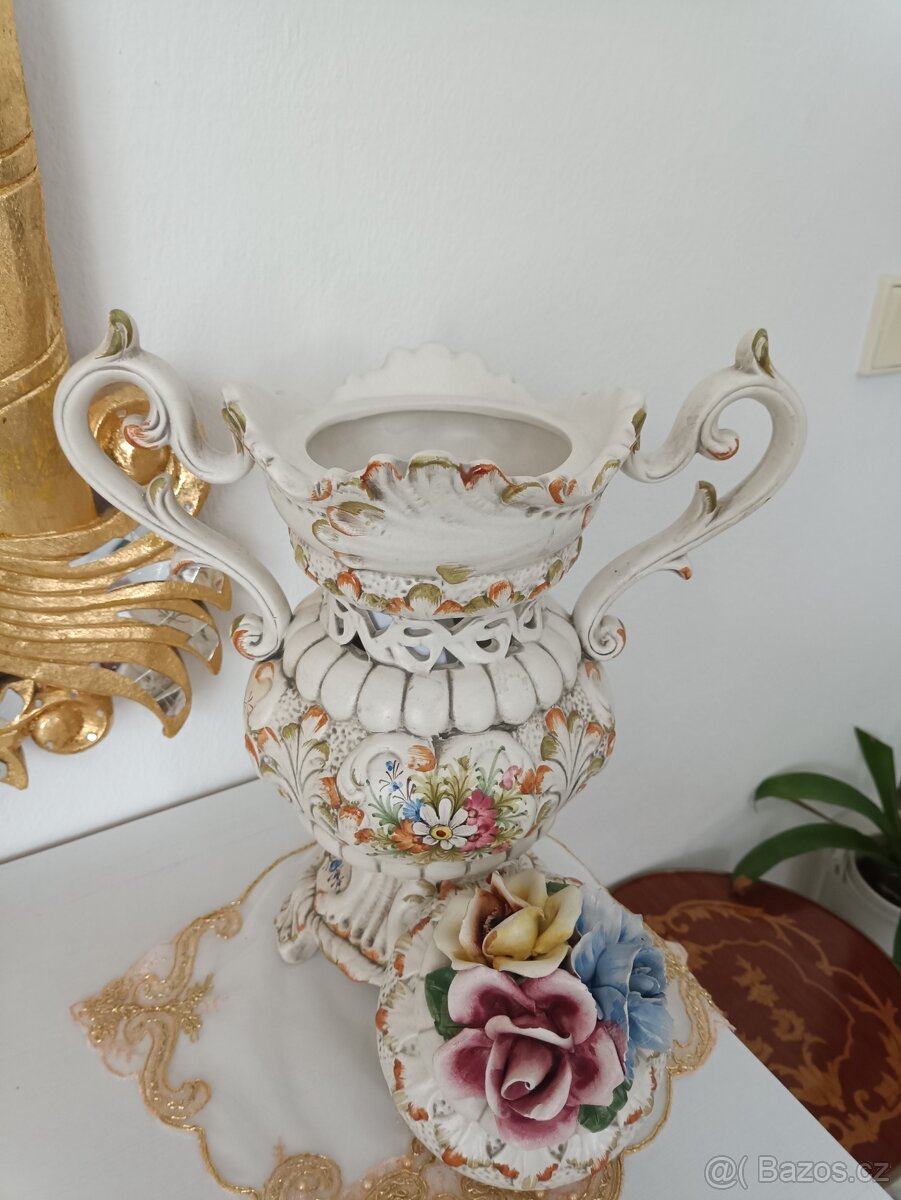 Starožitna porcelánová dzbanova váza. Signováno. - 2