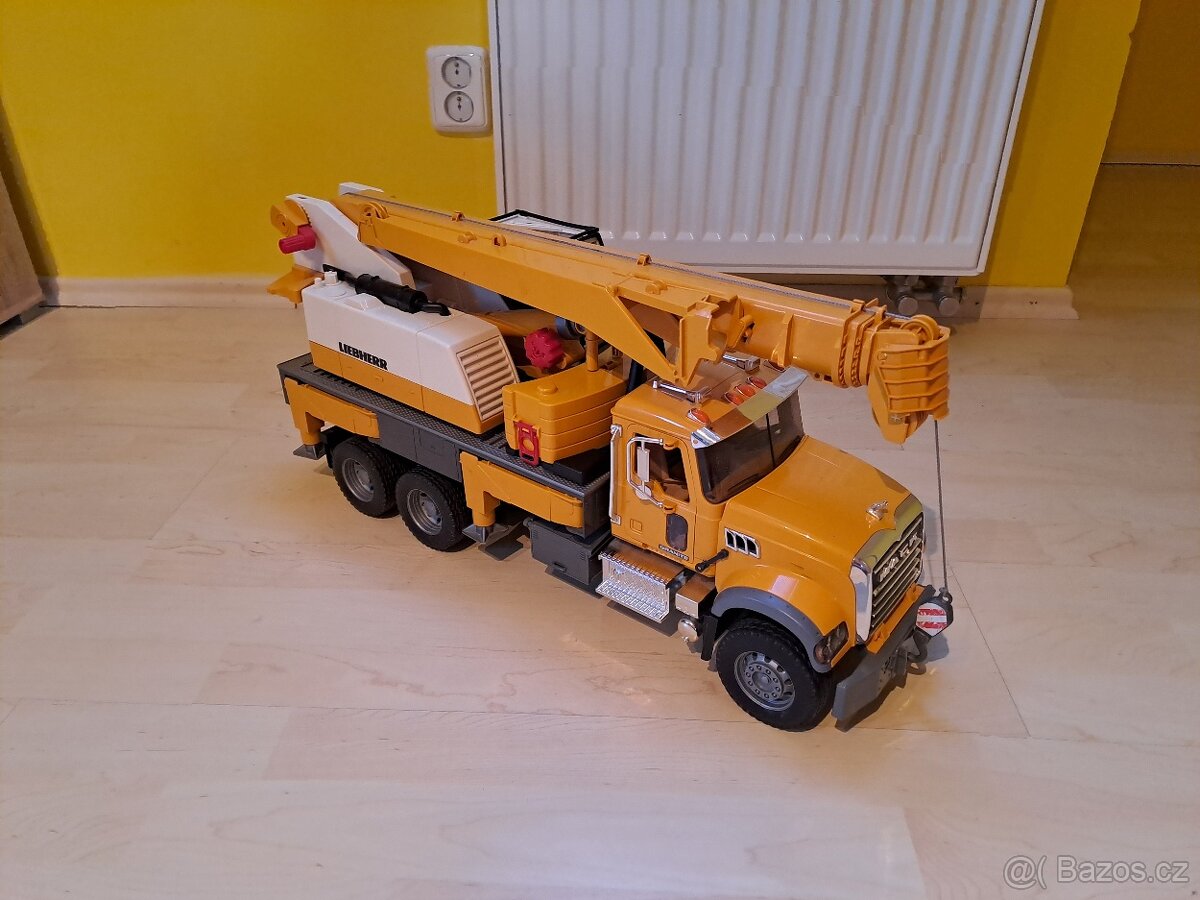 Bruder 2818 MACK LIEBHERR jeřáb - 2