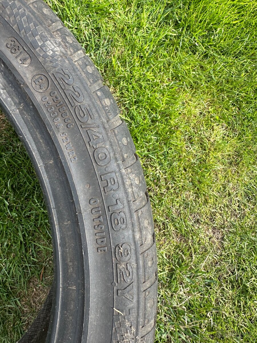 Letni pneu 225/40 R18 - 2
