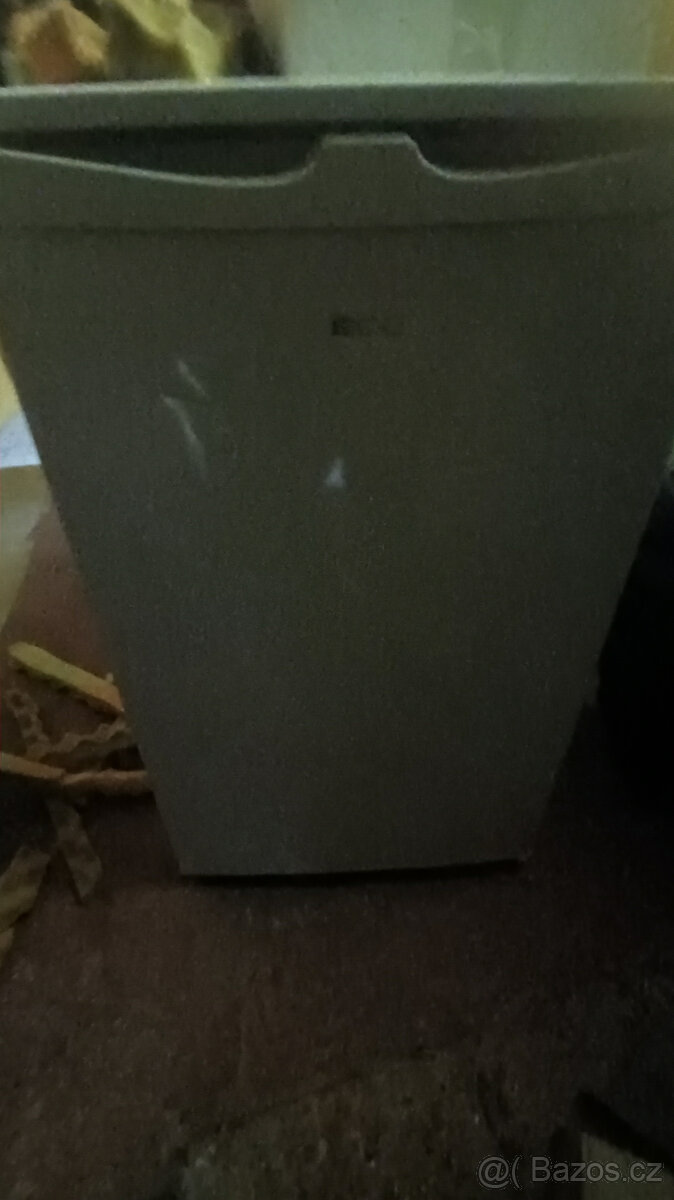 Malá chladnička z mrazákem - 2