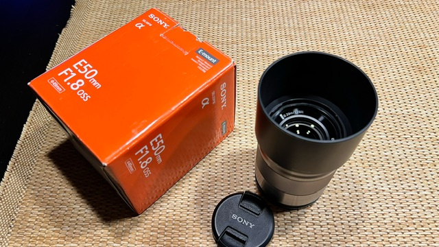 Sony SEL50F1.8 stríbrný - 2