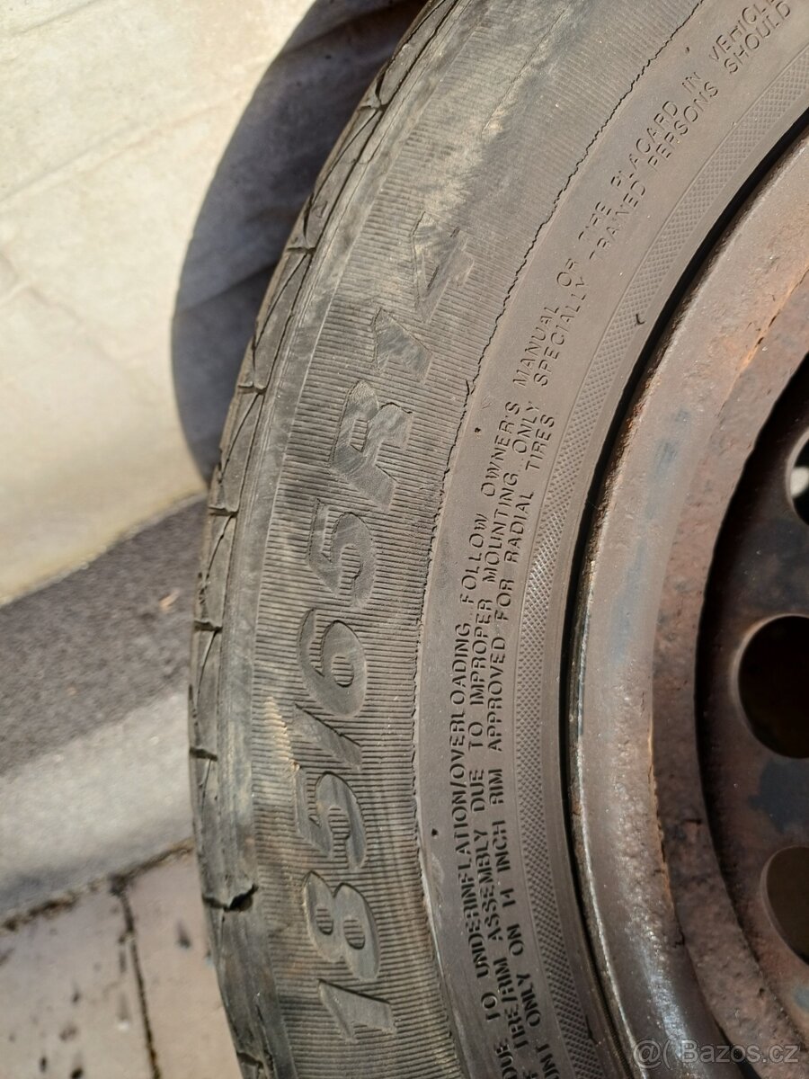 4ks letních pneu 185/65 R4 na plechových discích - 2