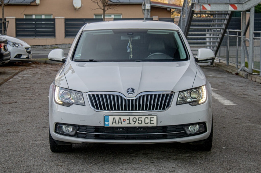 Škoda Superb 2.0 TDI CR 170k Elegance DSG - 2
