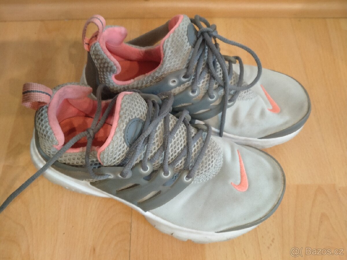 Dívčí Nike 33,5 - 2