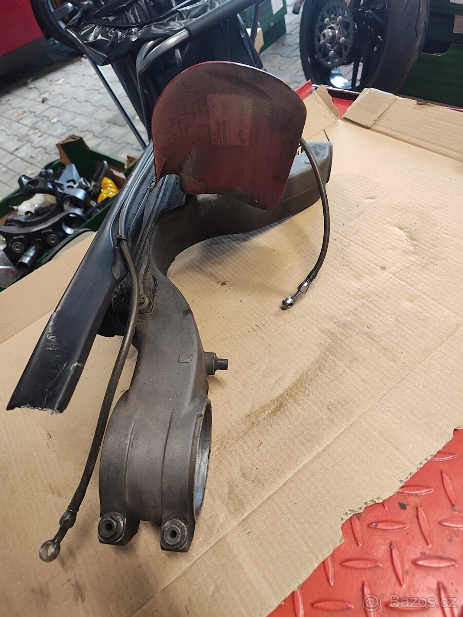 Ducati kyvná vidlice - 2