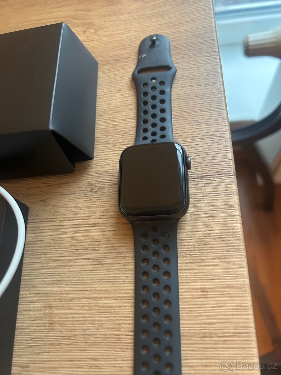 Apple Watch hodinky series 6 44mm Nike - 2