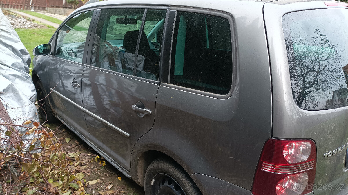 VW Touran 1T2 r.v. 2007 - Nepojízdný na ND nebo opravu - 2