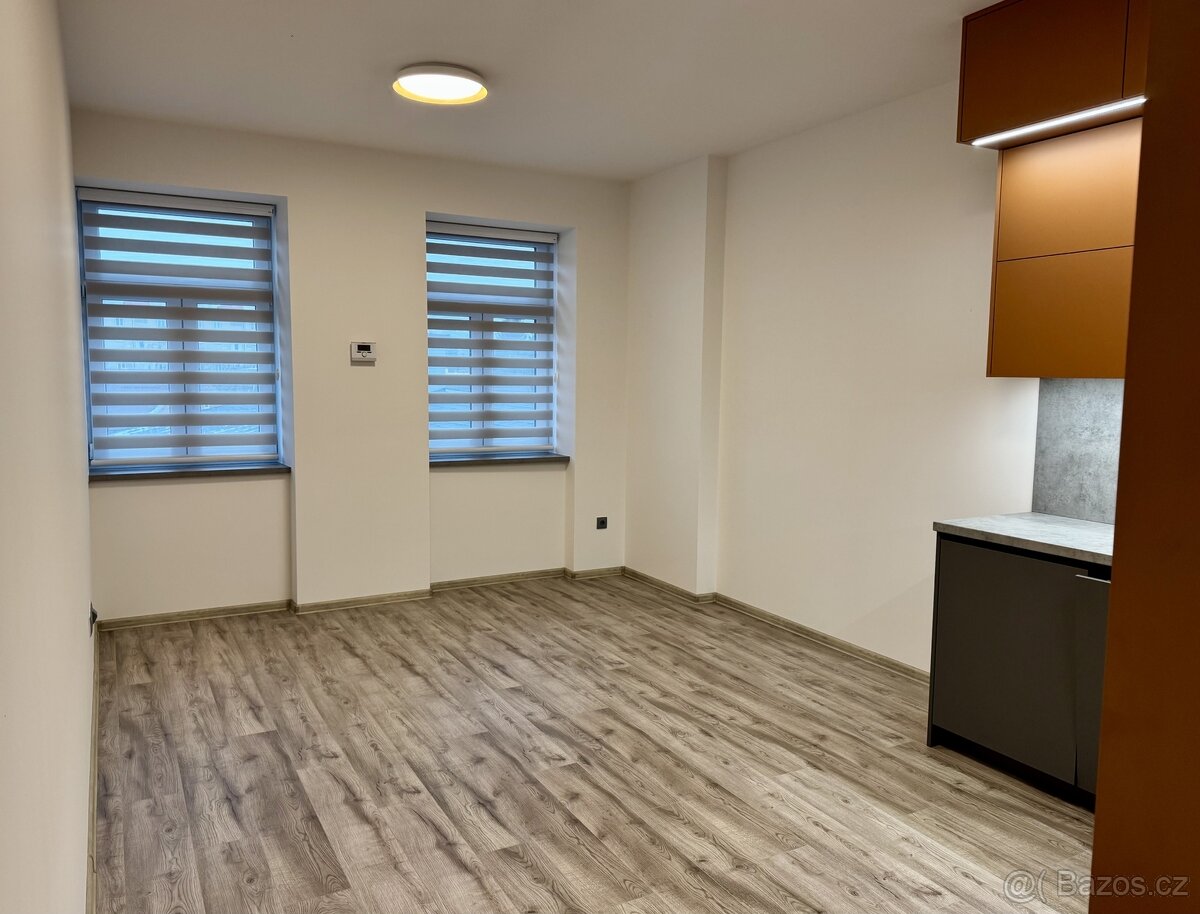 Pronájem útulného bytu 2+kk, 52 m² – Staré náměstí - 2