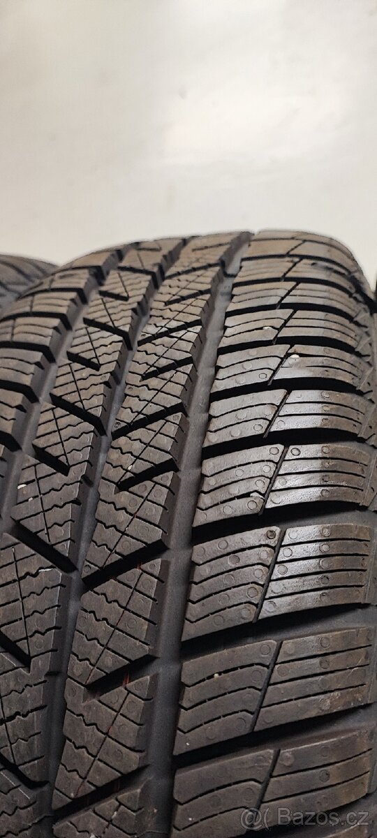 Nové 2ks 205/60/16 Barum Polaris 5, DOT 4222, vzorek 9.0mm. - 2