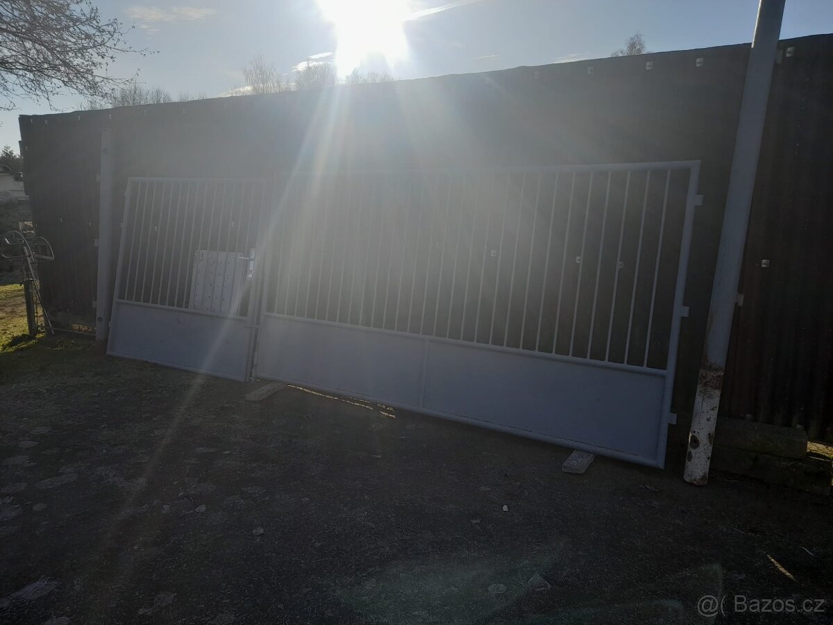 Železná dvoukřídlá vrata - 2