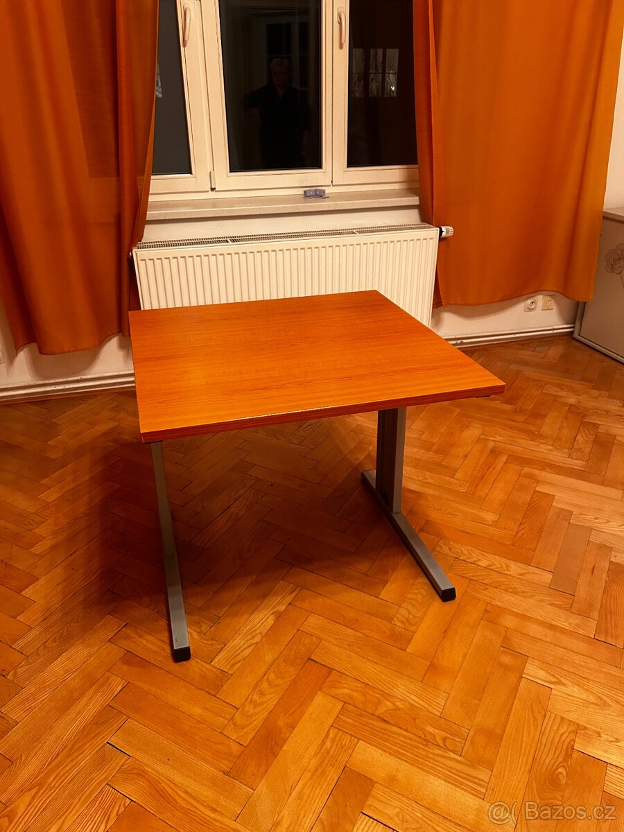 Stůl a kancelářský kontejner - 2