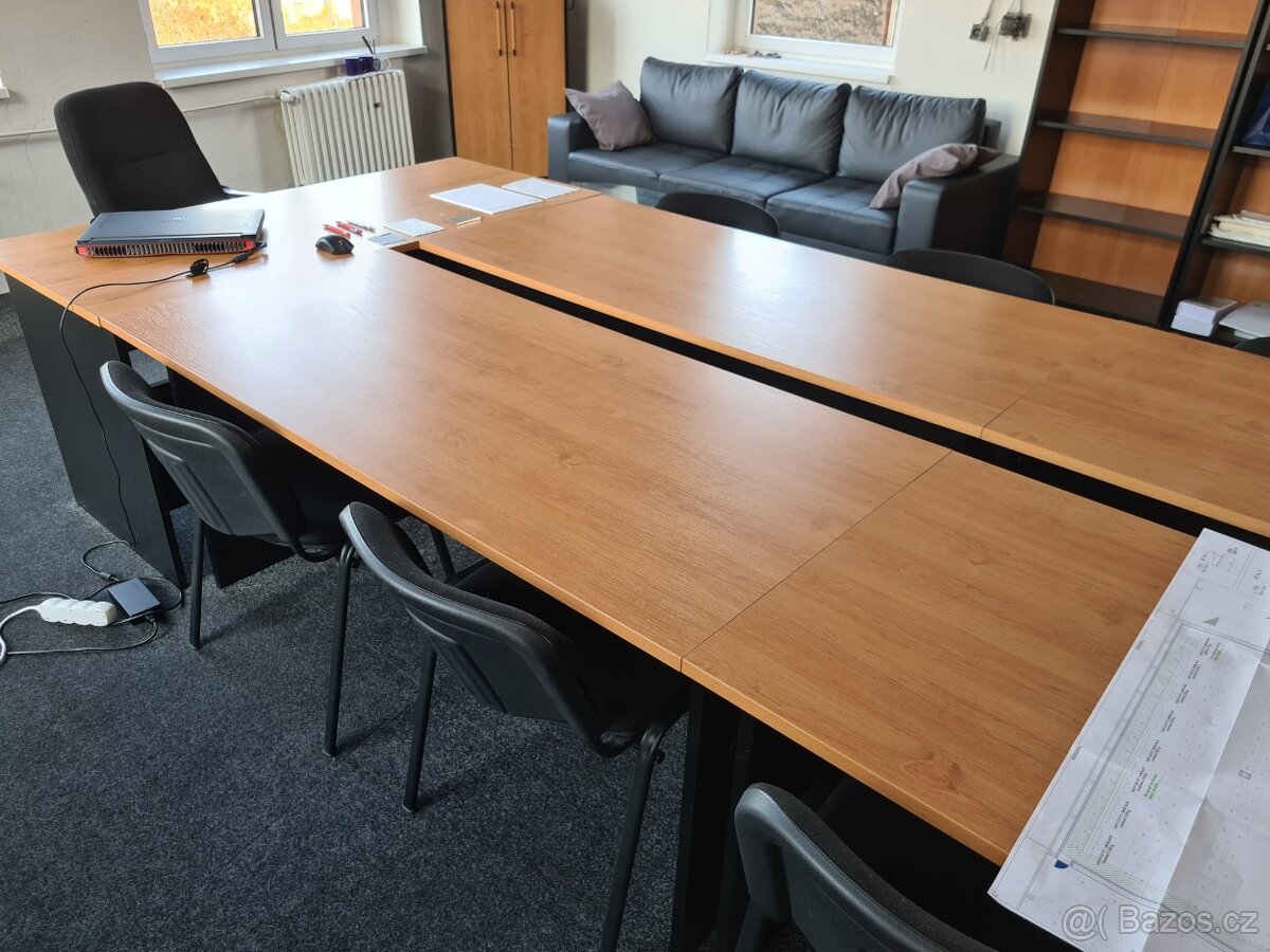 Kancelářský nábytek + sedačka - 2