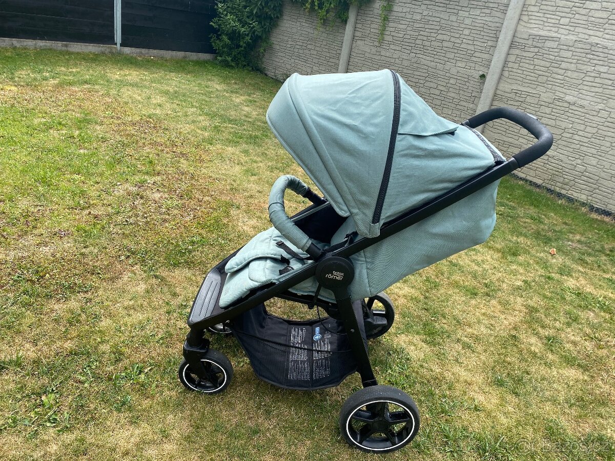 Kočárek Britax B Agile M green - 2