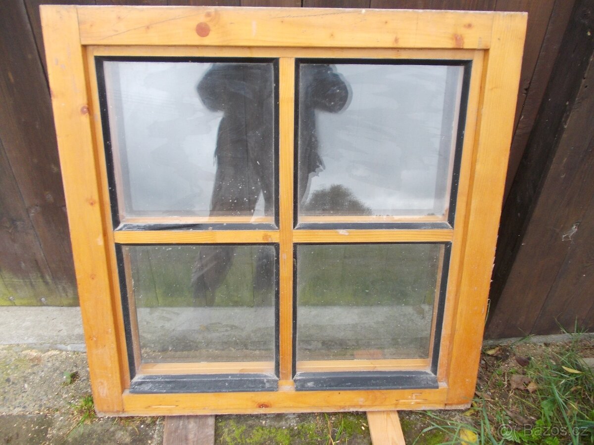 Dřevěné okno 88/88 cm, zdvojené. - 2