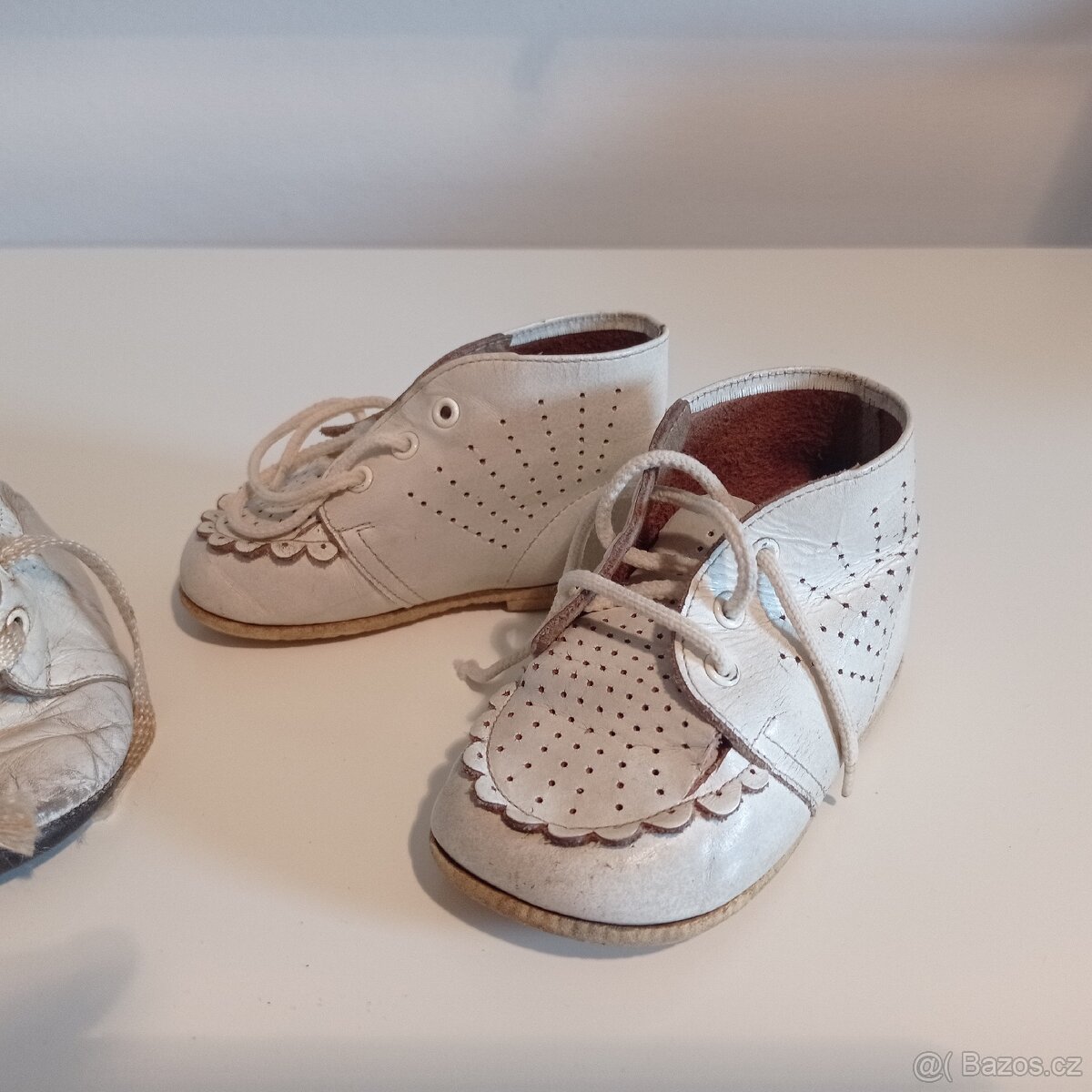 Prodám dětské kožené capáčky 2 páry - 2