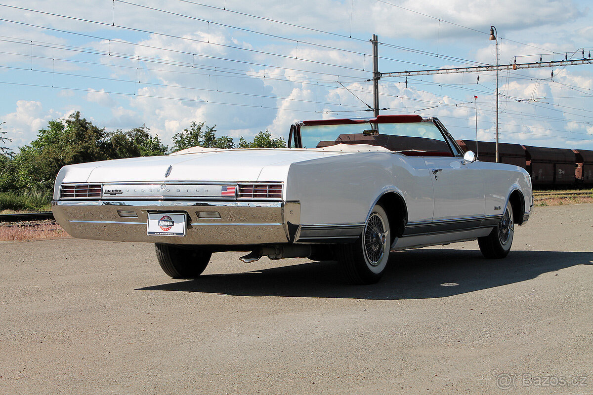 1966 Oldsmobile Delta 88 Convertible 425 V8 - po renovaci - 2