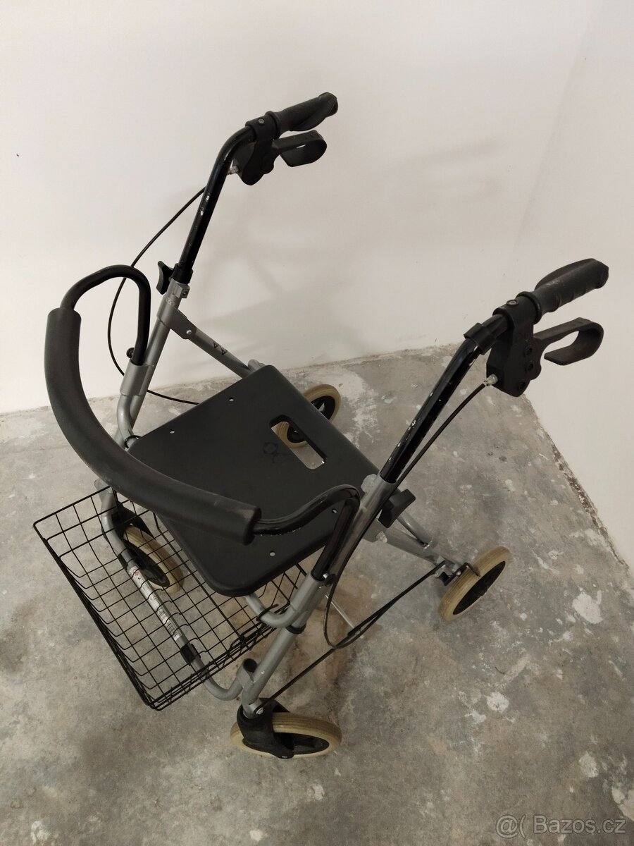Invalidní chodítko - 2