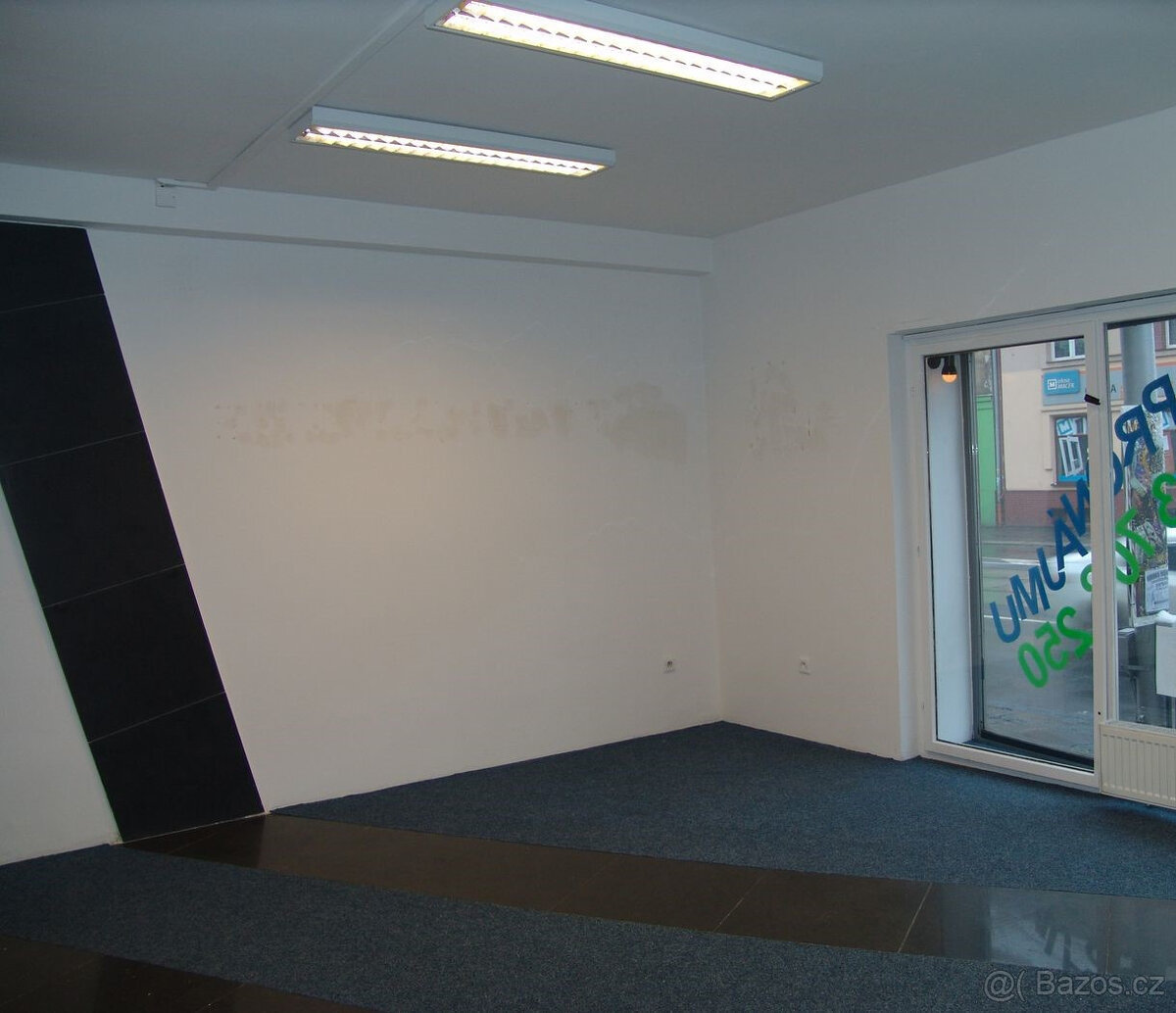 Obchodní prostory v přízemí. U zast. tramvaje Prostorná. Vým - 2