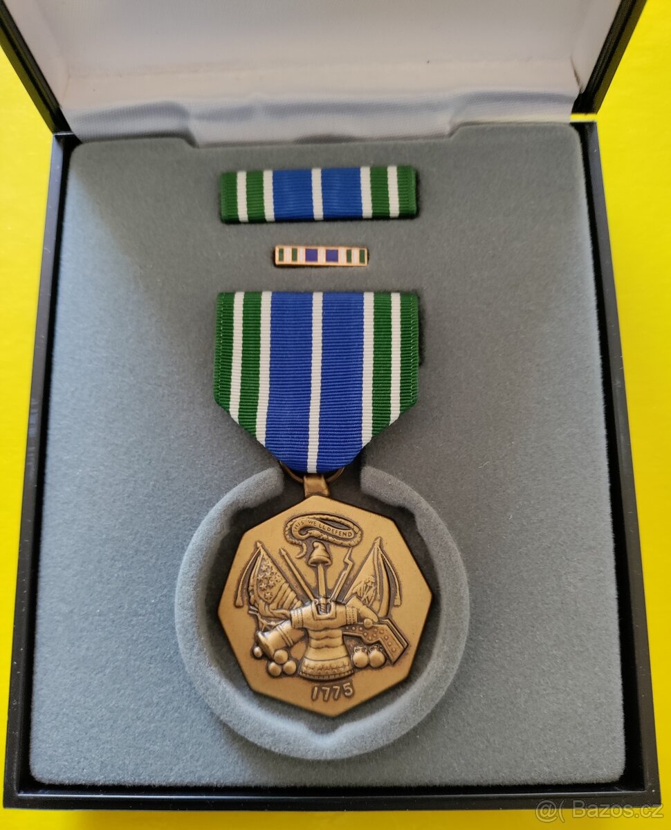 Prodám vyznamenaní US Army komplet s etují - 2