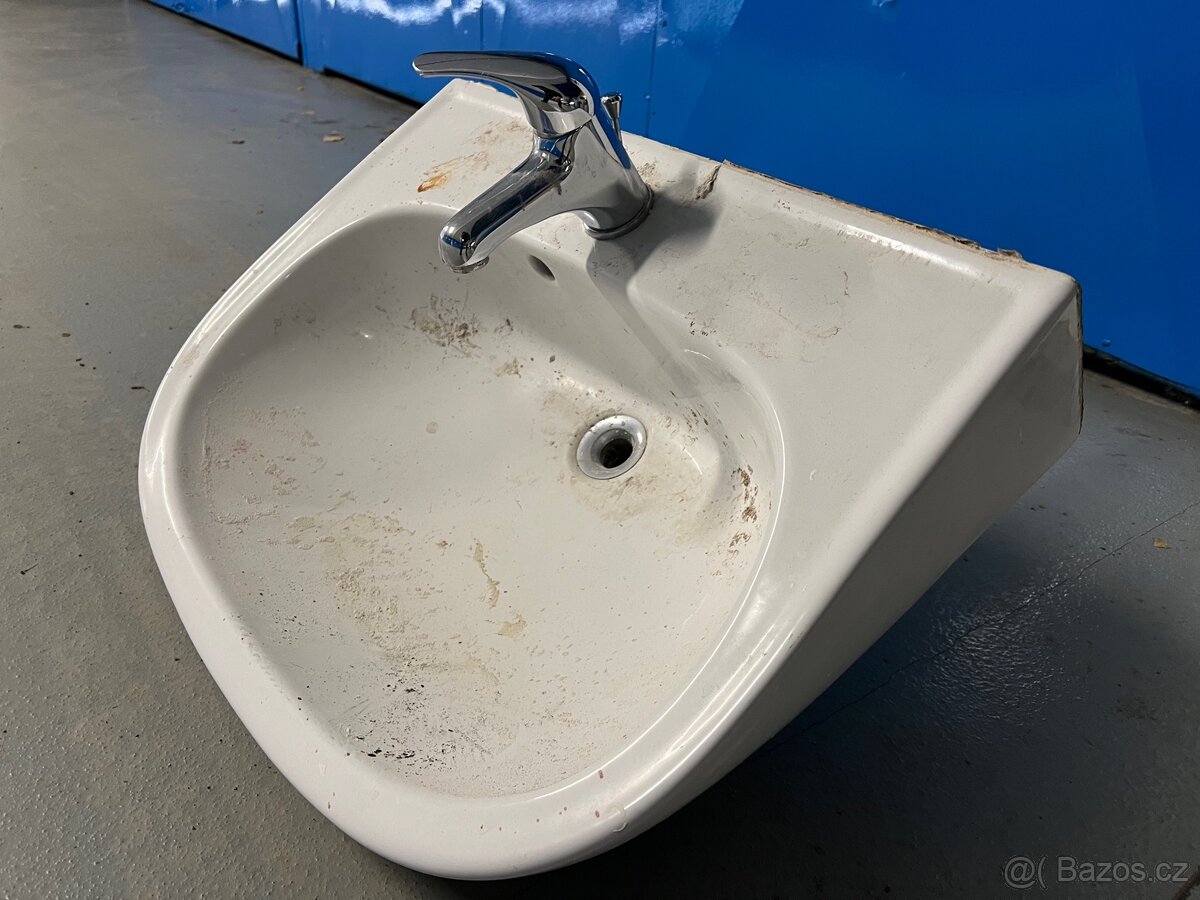 Prodám umyvadlo 60 X 44 - 2