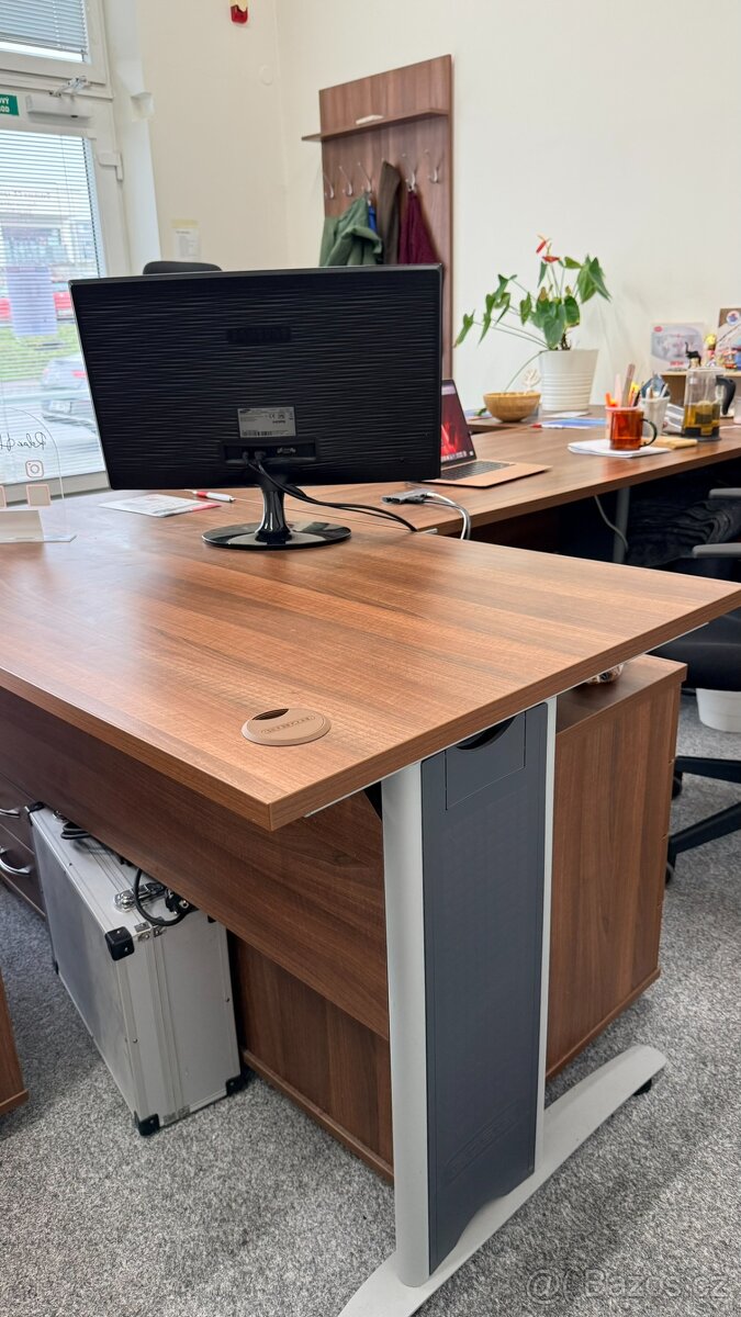 Kancelářské stoly se šuplíky - 2