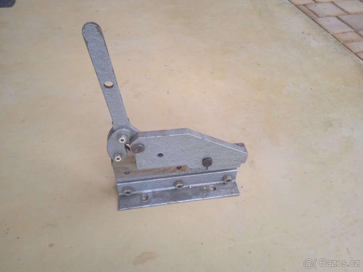 Stojanové nůžky na plech, pákové - 2