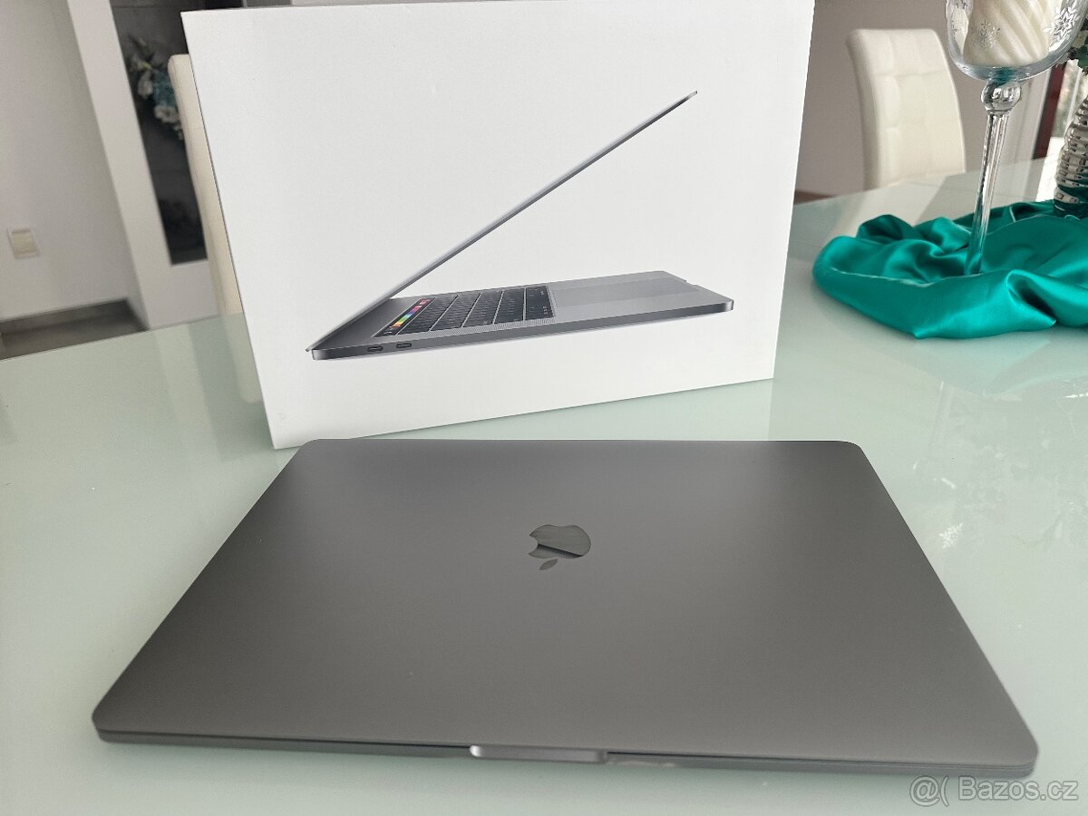 Macbook Pro 15,4" 2019, i7, 16GB RAM, 256GB SSD - 2