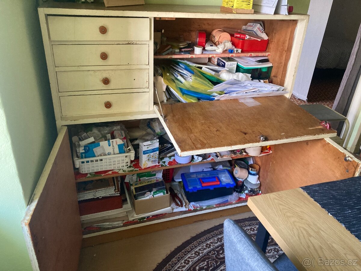 Dobová kuchyňská kredenc - 2