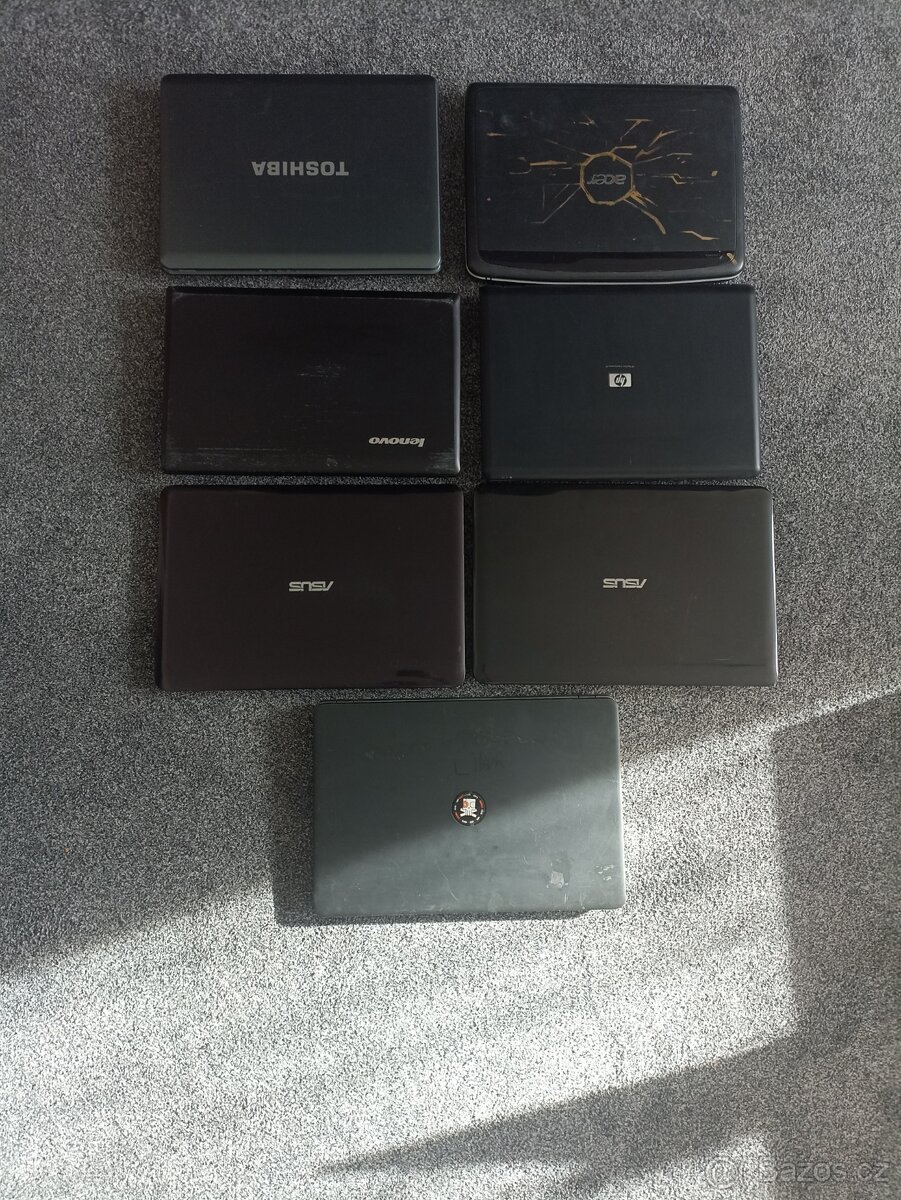 7x notebook na náhradní dily - 2