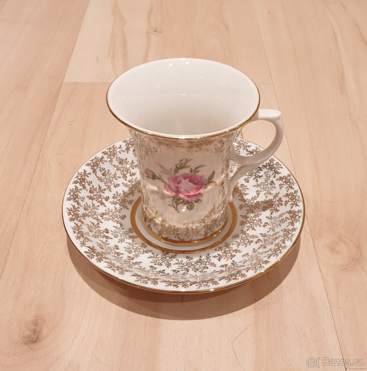 Zdobený hrníček a talířek - 2