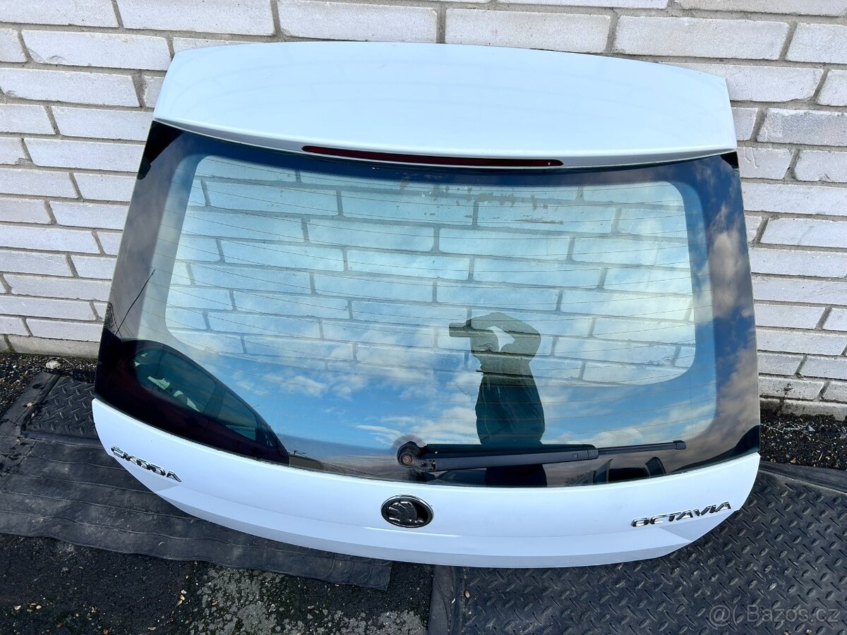 Páté dveře Octavia 3 kombi barva bílá - 2