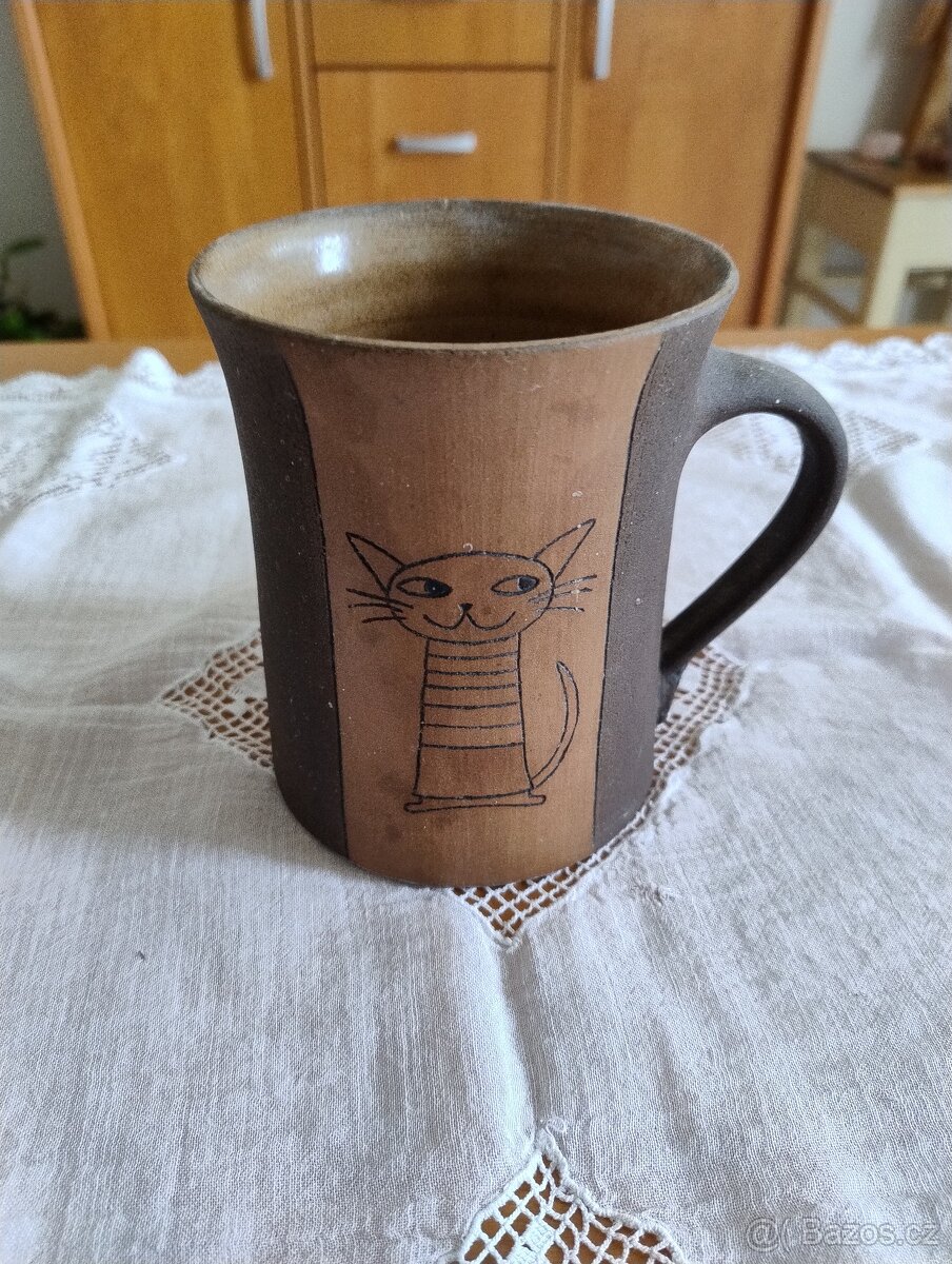 3 keramické, hnědé hrníčky - 2