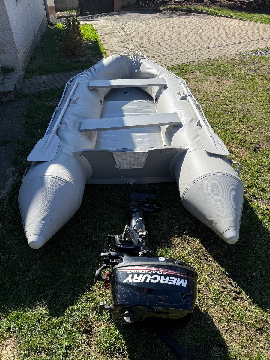 sportovní člun s motorem - 2