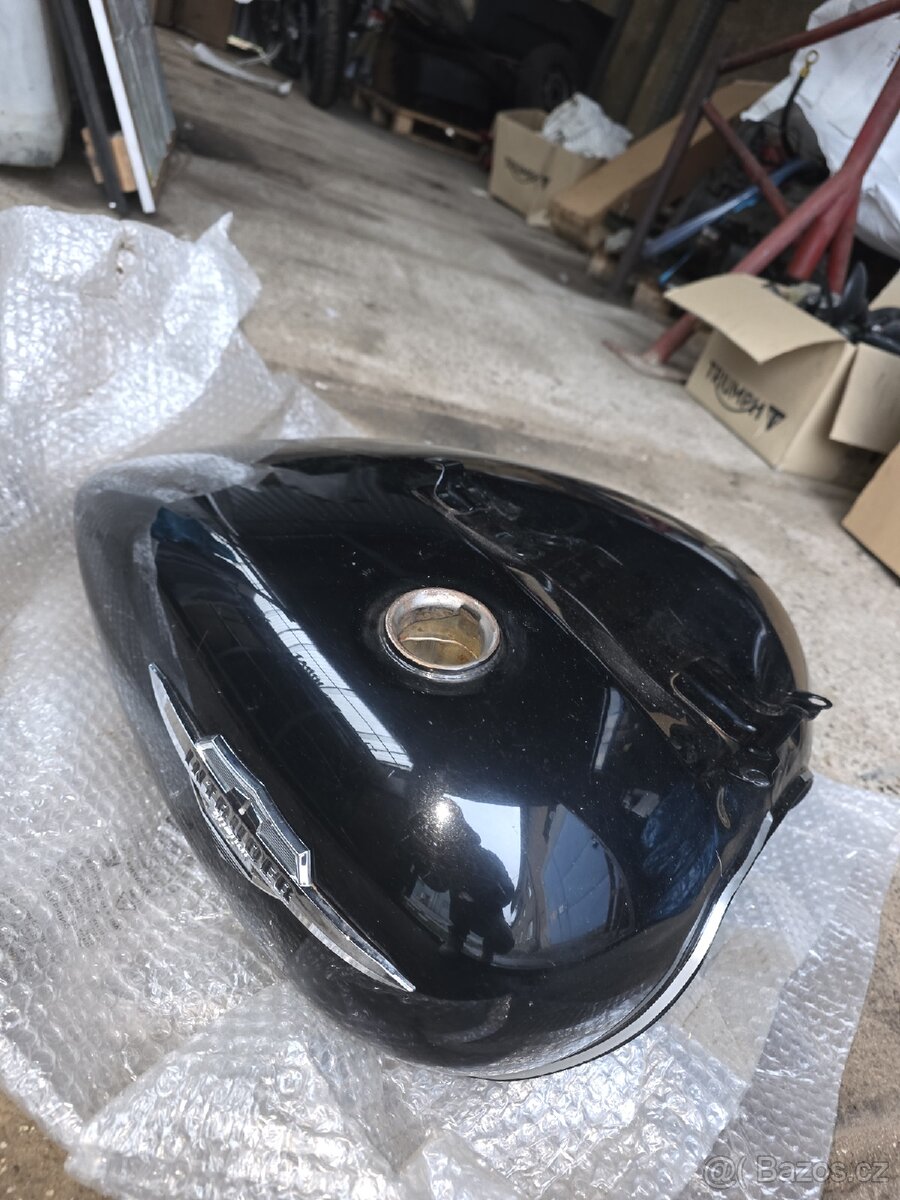 Suzuki intruder Nádrž - 2