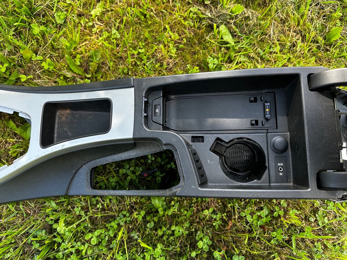 Středový tunel BMW E90 - 2