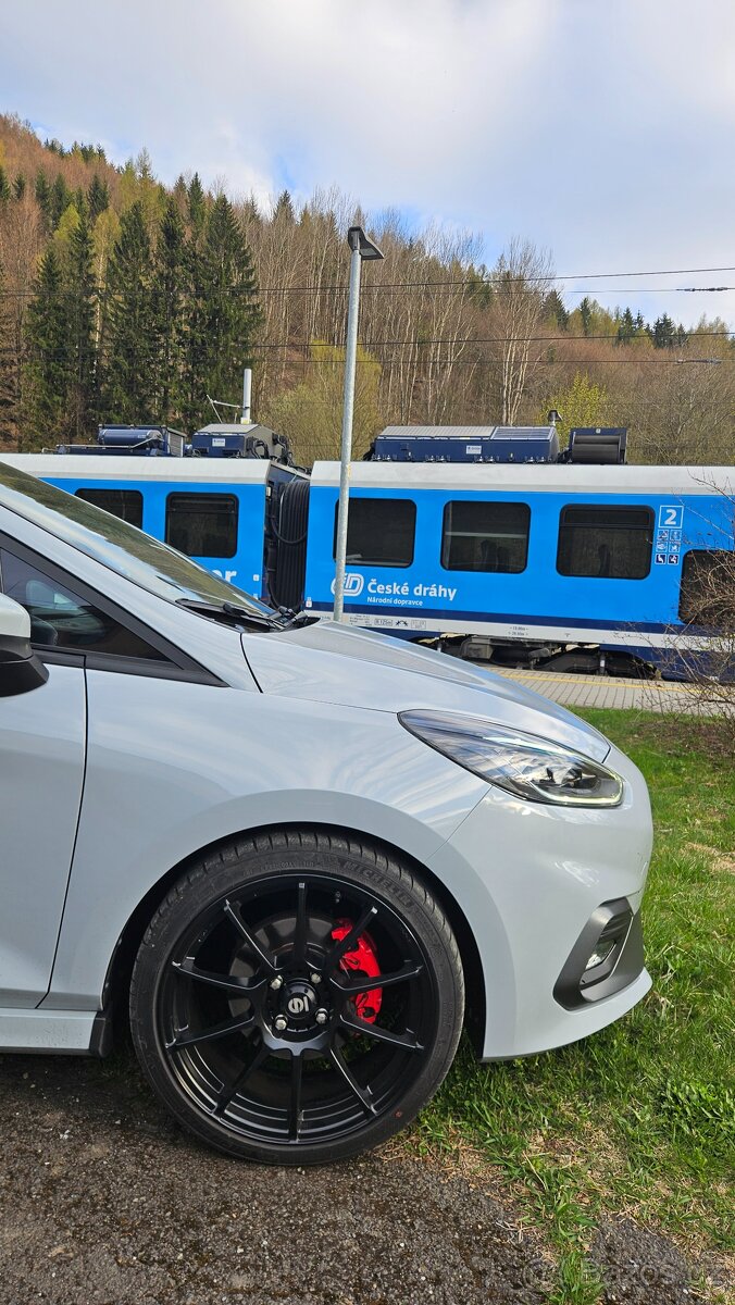 Ford Fiesta ST Performance - 2