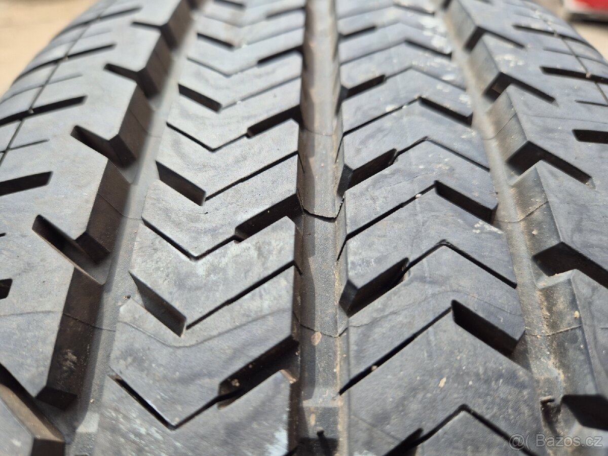 Nepoužité letní dodávkové pneu Michelin 215/65/15C - 2