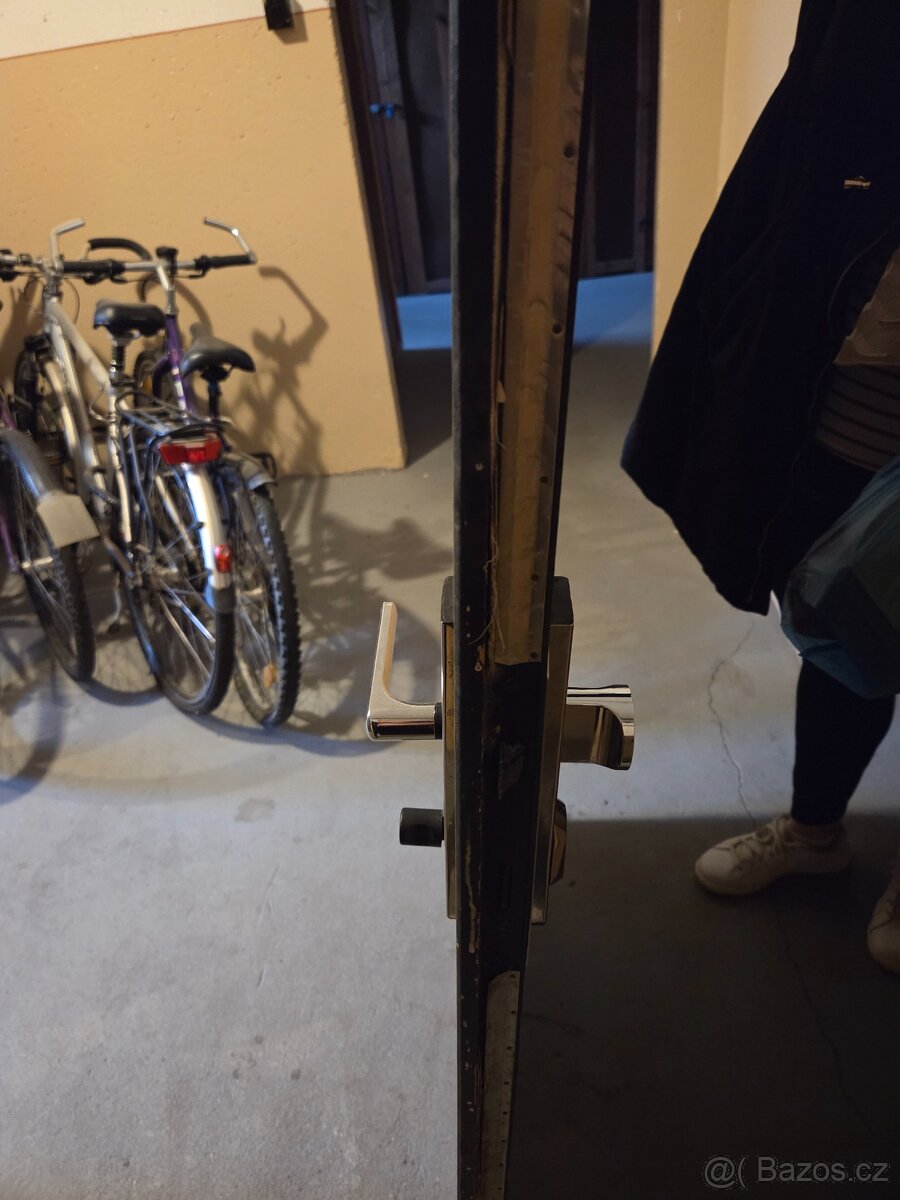 Vchodové protipožární dveře (80cm, levé) - 2