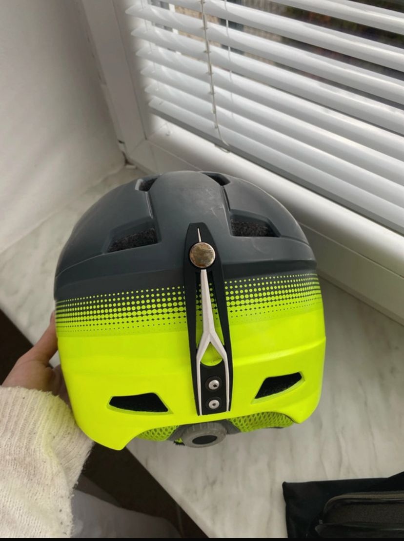 Lyžařská přilba+brýle - 2