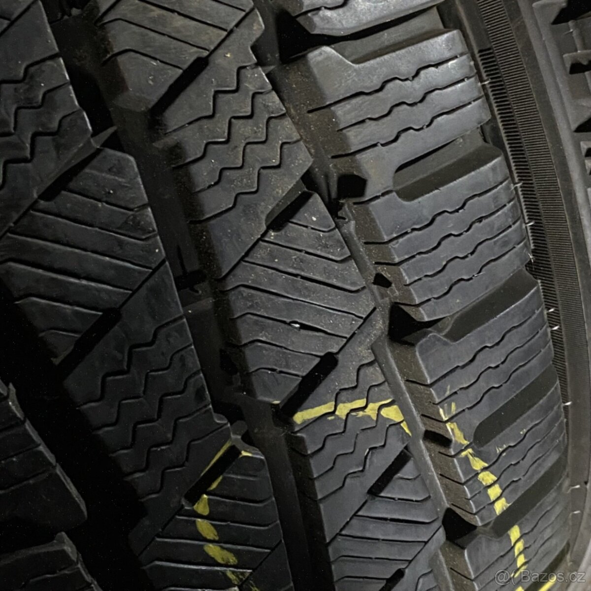 Zimní pneu 215/60 R17C 104/102H Michelin 7,5-8mm - 2