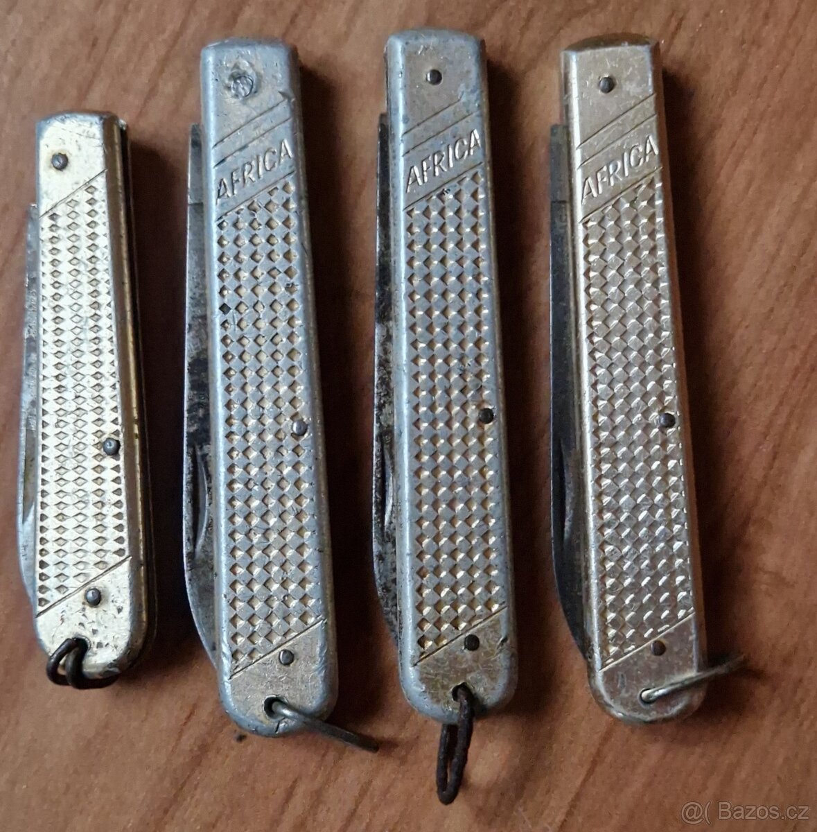 Svítilna - cvrček,nožíky Mikov Afrika a jiné,ple.pistolka - 2