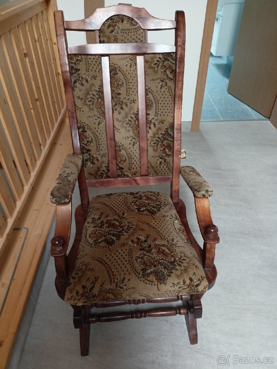 Houpací křeslo - poškozené - 2