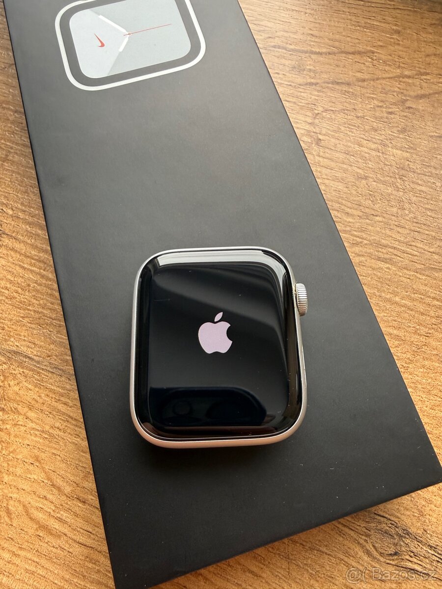 Apple Watch SE 44mm Nike - 2
