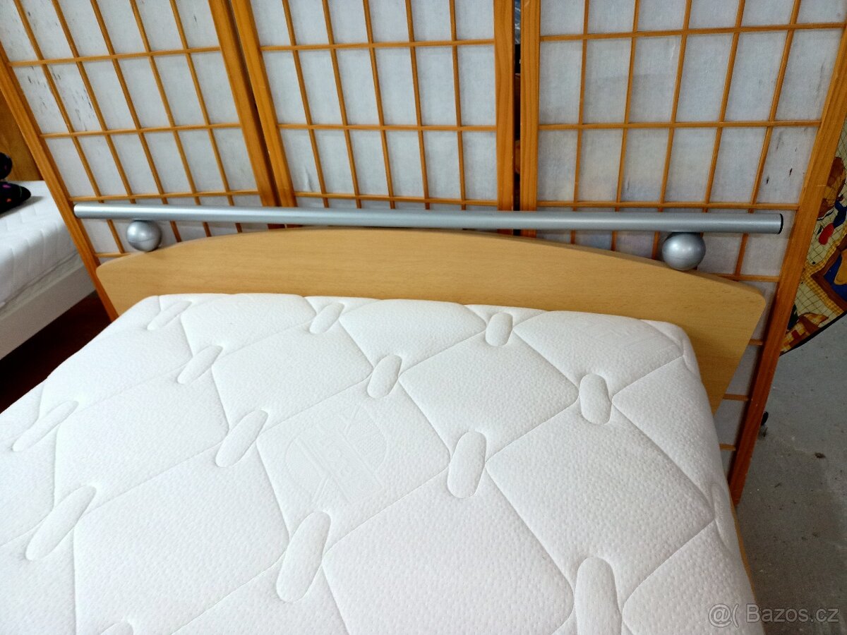 Prodám hezkou moderní postel 100 x 200 cm - 2