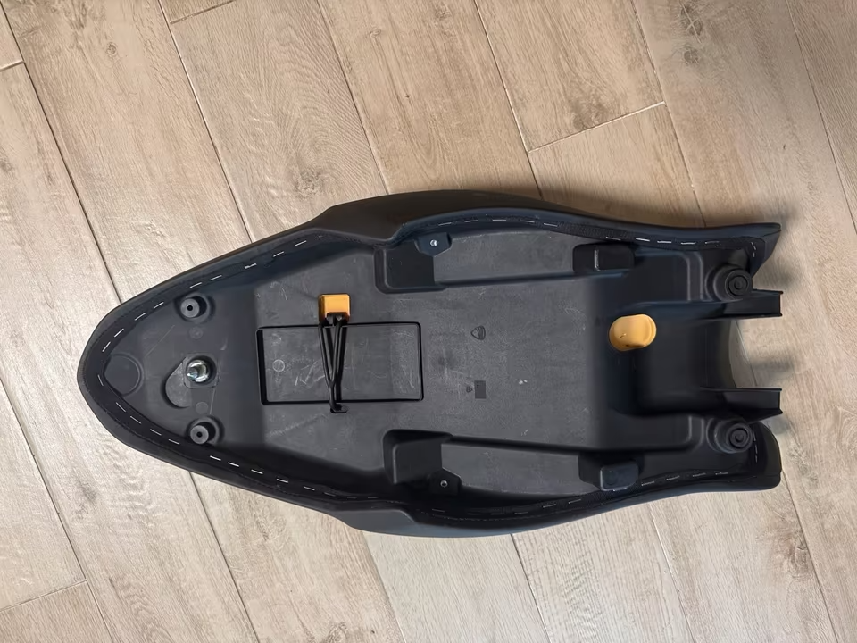 Sedlo Ducati Monster 695 - 2